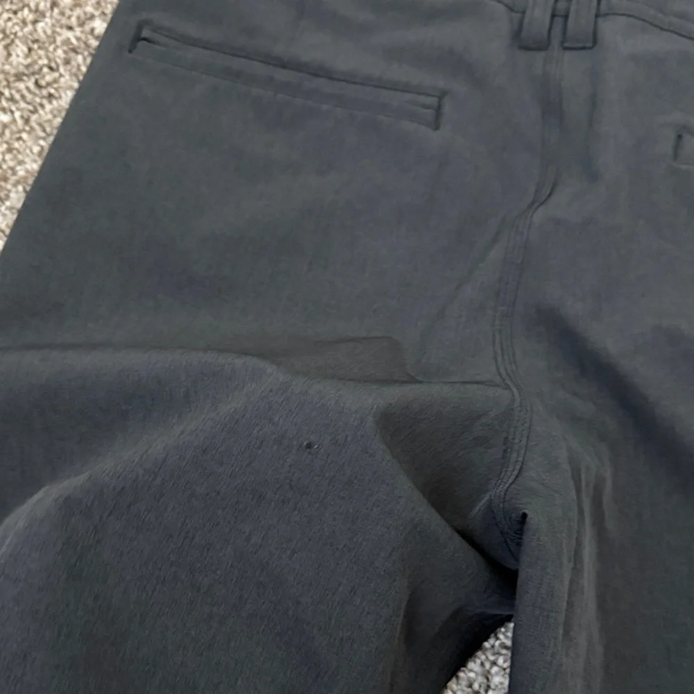 O'Neill Men's Charcoal Flat Front Shorts - Picture 3 of 5